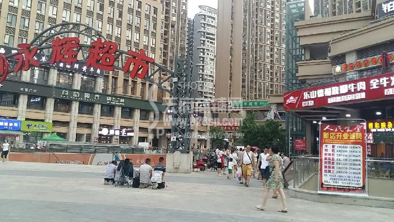 东三环锦江城市花园亏本50万急售 6米层高永辉超市出入口
